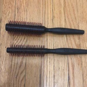 Cricket blow out brushes.